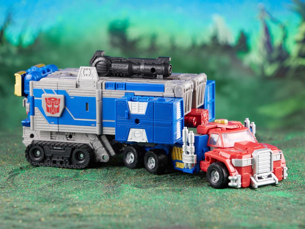 Transformers: Legacy Evolution Commander Armada Universe Optimus Prime